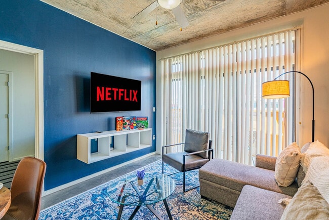 Building Photo - 333 E Roosevelt St Unit ID1388246P