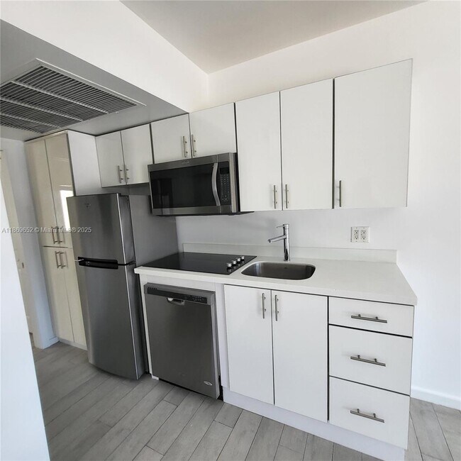 Photo - 1601 Meridian Ave Unit 209