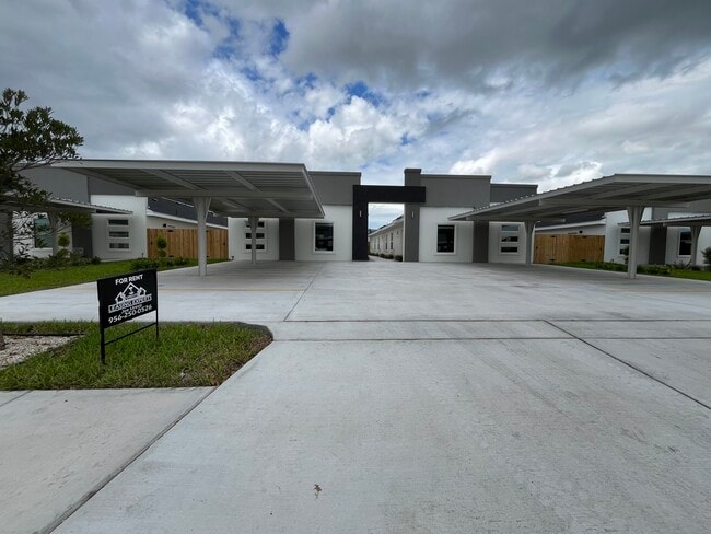 Building Photo - 200 Lauryn Dr Unit 1 Rental