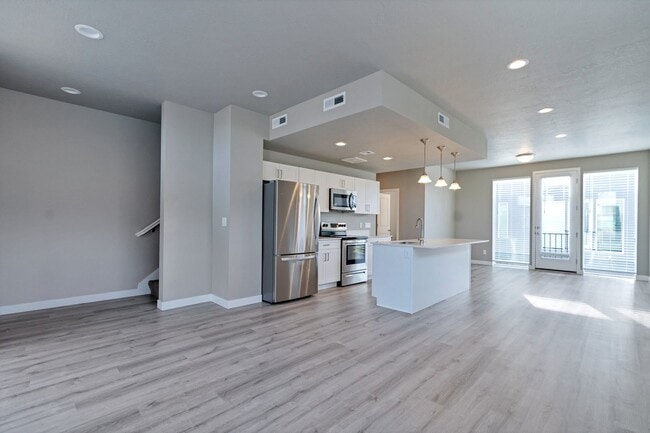 Photo - Spacious 4 Bed, 3 Bath Pet-Friendly Home w...