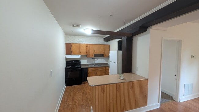 Building Photo - Creekside 1BR with Central Air and W/D Unit Apartment 6