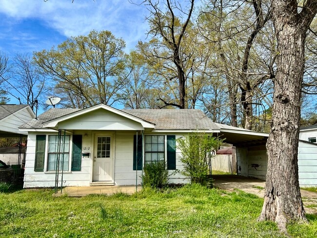 Building Photo - 1212 E Highland Ave