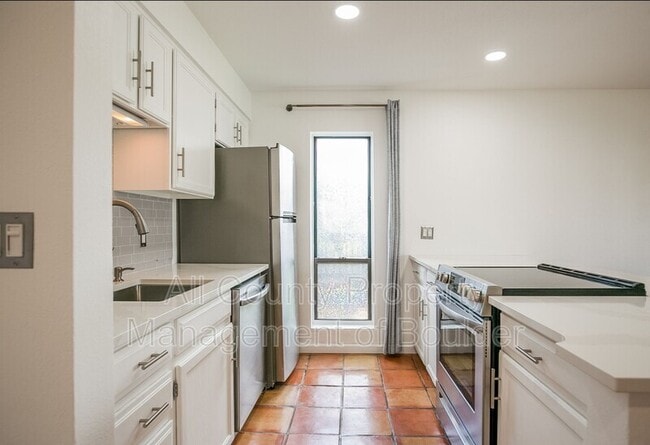 Photo - 2800 Kalmia Ave Unidad A319