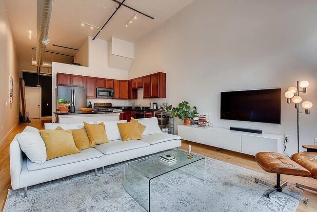 Photo - 2441 N Broadway Unit 202