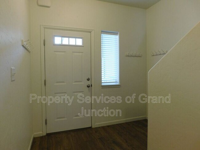 Photo - 621 Zenith Ln Unit B