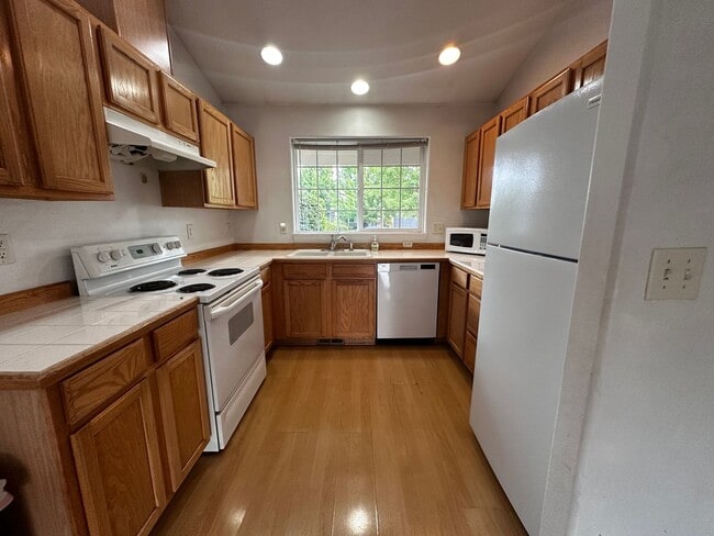 Photo - 822 S Monmouth Ave