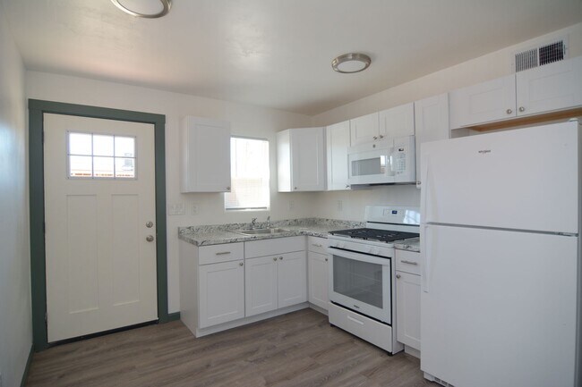 Photo - Remodeled 2 Bedroom 1 Bath Duplex! Great Central Tucson Location!