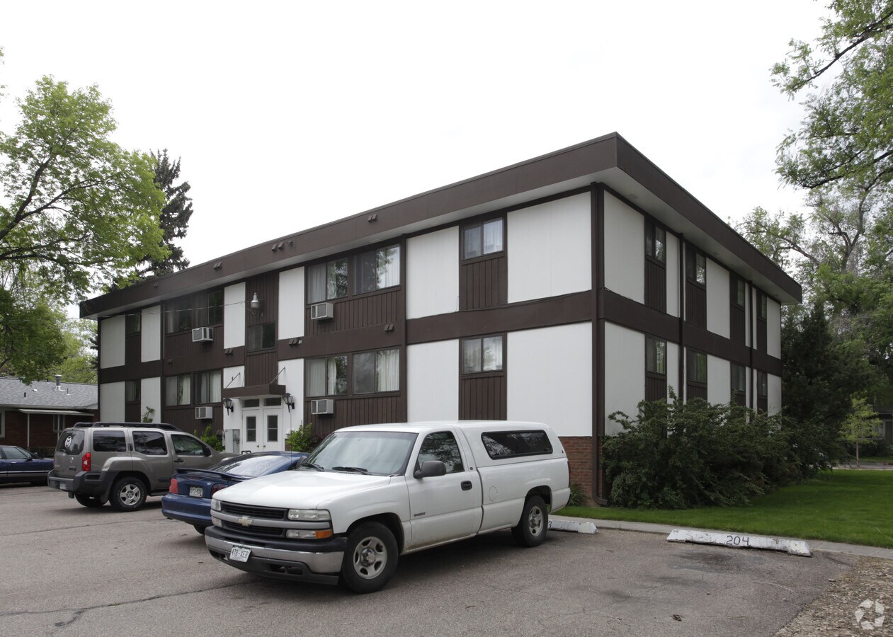 Photo - 1104 Remington St Apartments