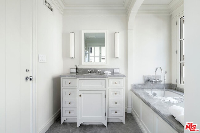 Building Photo - 9563 Charleville Blvd