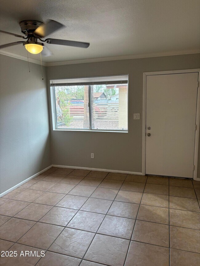 Photo - 909 S Priest Dr Unidad 10