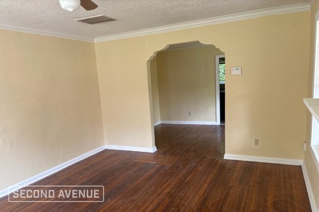 Photo - 2374 Larose Ave