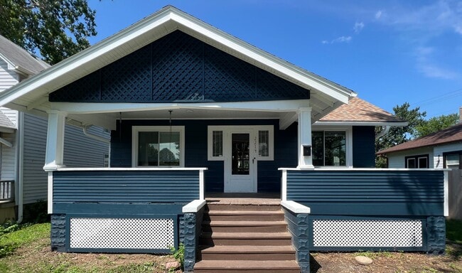 Remodeled 3BR Home in Clairmont Heights! - Remodeled 3BR Home in Clairmont Heights!