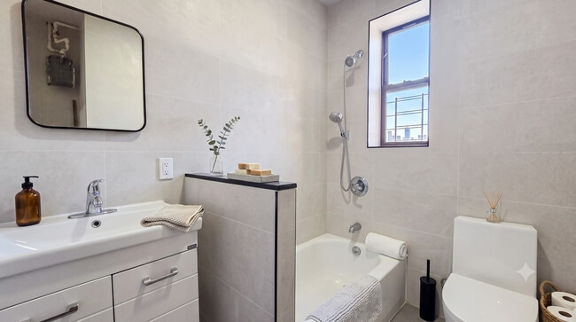 545 W 125th St