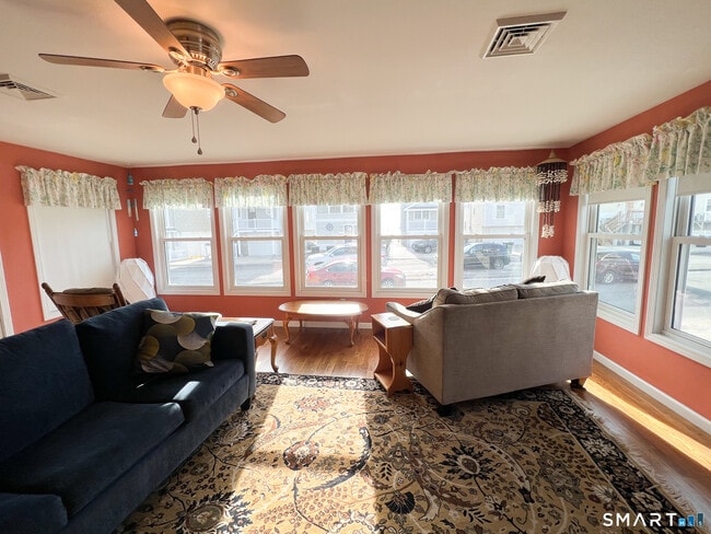Photo - 754 E Broadway