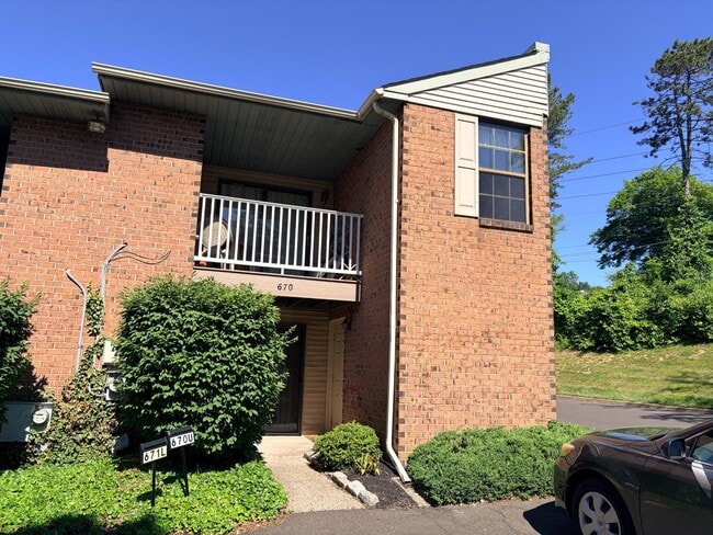 Building Photo - 671 Sparrow Ln Unit I1