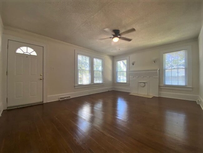 Photo - 3bed, 2ba Bungalow - 5 minutes from Downtown Kannapolis