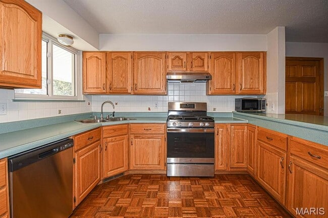 Photo - 925 Moreland Ave