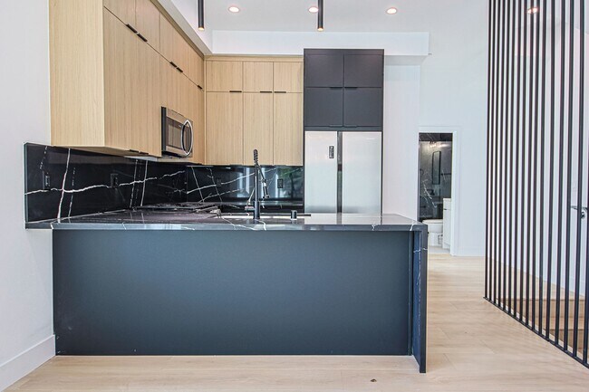 Photo - 715 N Gramercy Pl Unit # 715