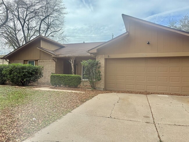 Building Photo - 3602 Brier Gardens Dr