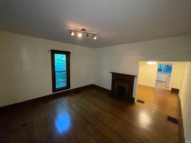 Photo - 301 E University St