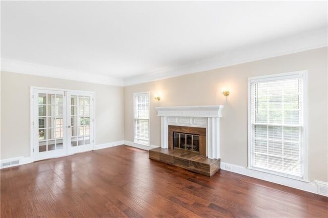 Photo - 919 Bridgegate Dr NE