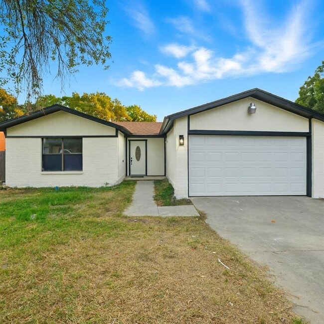 Building Photo - 5810 Sun