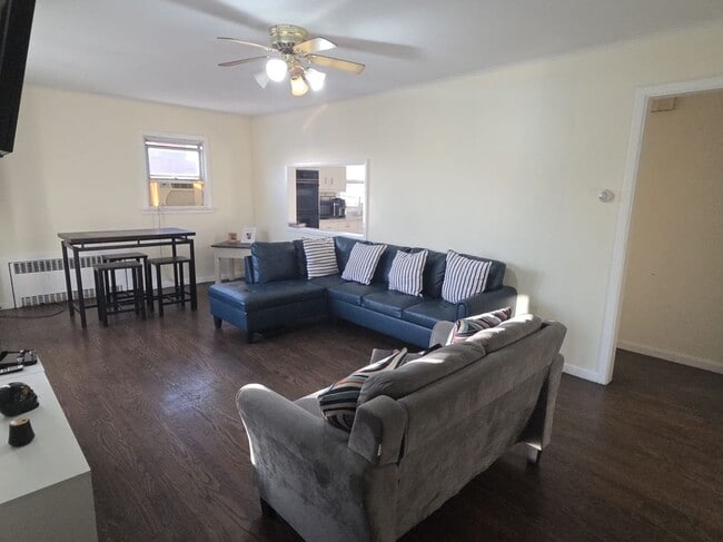 Photo - 1410 45th St