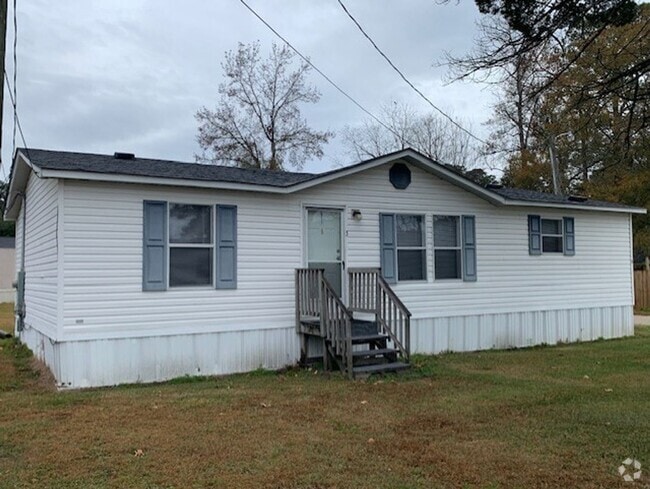 Building Photo - Available Now! 3 bed 2 bathroom Rental