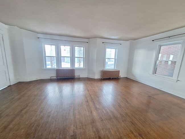 Photo - Large 3 Bedroom Open February! Unit 1