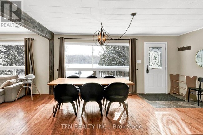 Photo - 322 Concession Rd