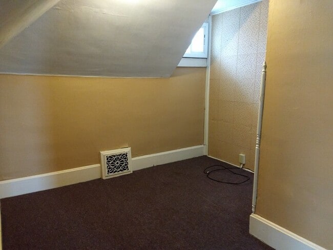 Photo - 3 Bedroom Duplex near Campus - Apply Today !!