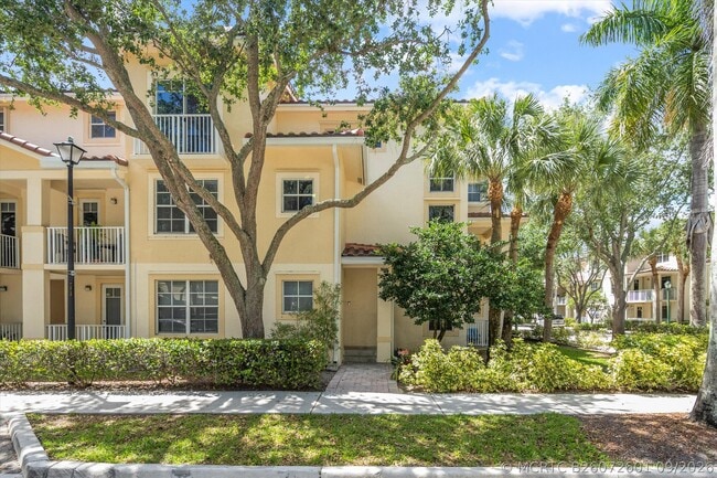 Building Photo - 4822 Chancellor Dr Unit 23