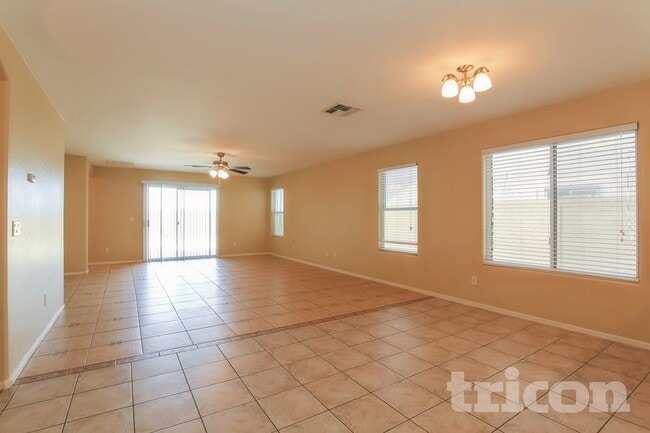 Photo - 15072 W Buchanan St
