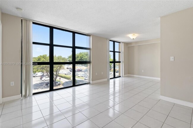 Photo - 11750 SW 18th St Unidad 401-1
