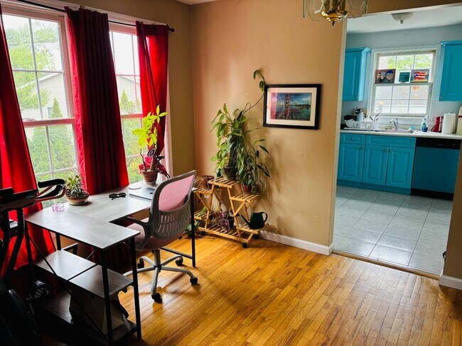 Photo - 122 McLoughlin St