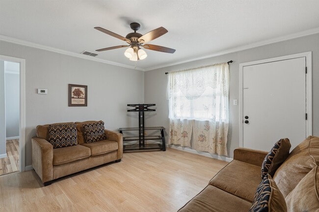 Photo - 1202 Gillis Ave