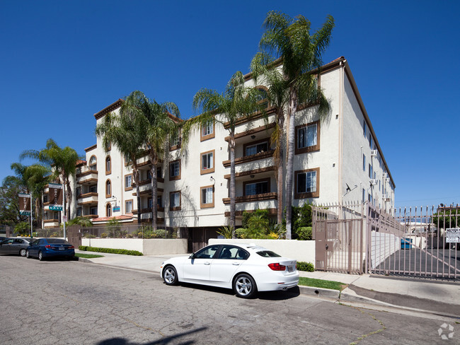 Pravada East - Pravada East Apartments