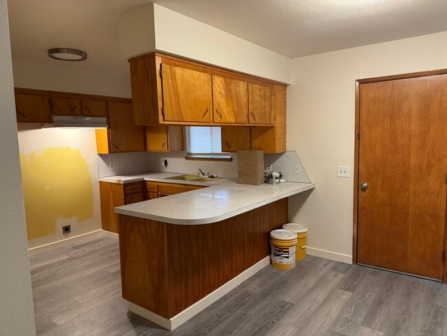 Building Photo - 1337 SW Foundry St Unit B