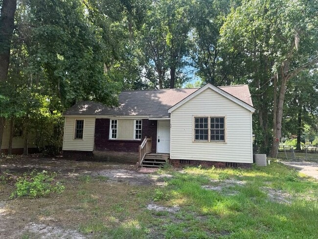 Building Photo - 424 Loring Dr
