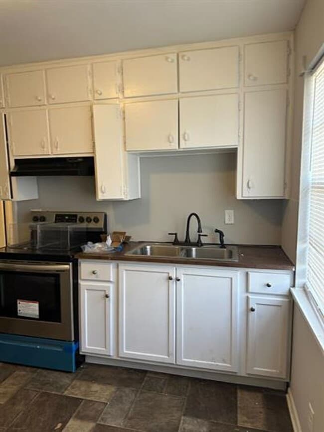 Photo - 737 47th St N Unit Apt B