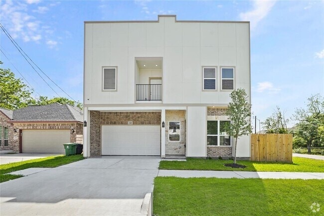 Building Photo - 3415 Redbud St Rental