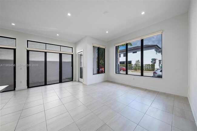 Photo - 8120 NW 43rd St