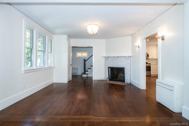 Photo - 162 Rockingstone Ave