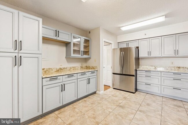 Building Photo - 3709 S George Mason Dr Unit 1105E