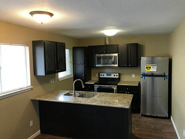 Building Photo - 638 Heidrich St Unit 20 Rental