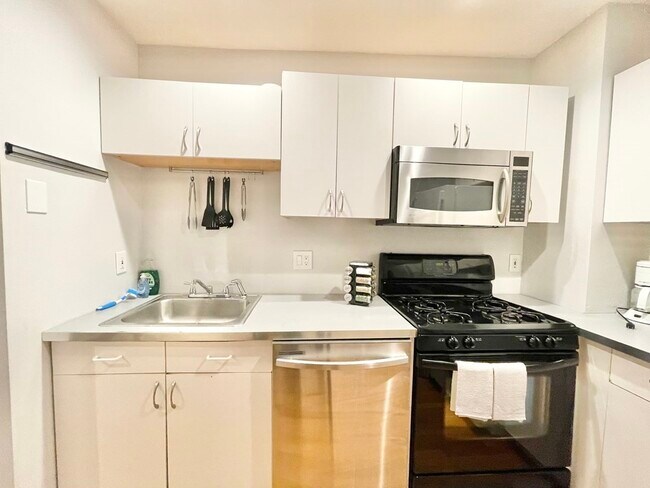 Photo - 130 Prince St Apartments Unit 2