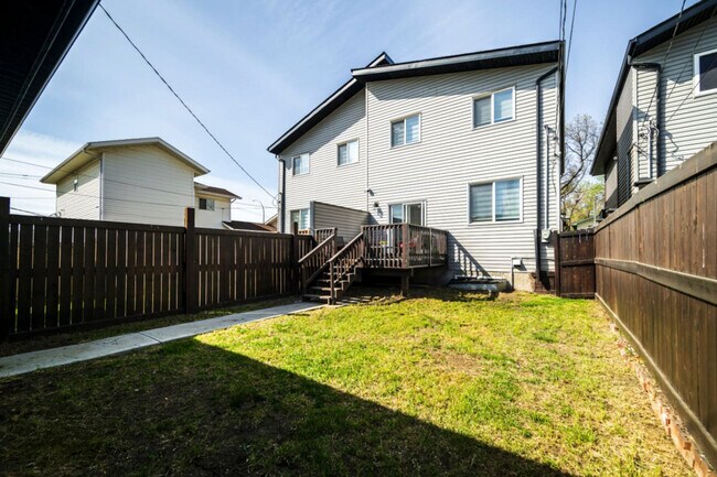 Photo - 10752-10792 92 St NW Unité SI ID1308637P