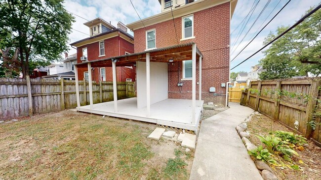 Photo - 978 Linwood Ave