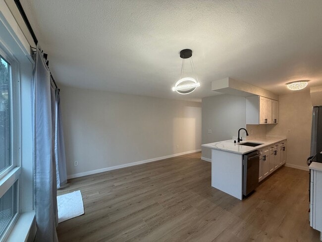 Photo - Beautifully Renovated 2 Bed/1.5 bath Condo Edmonds, WA. $2600/mo. Unit B4
