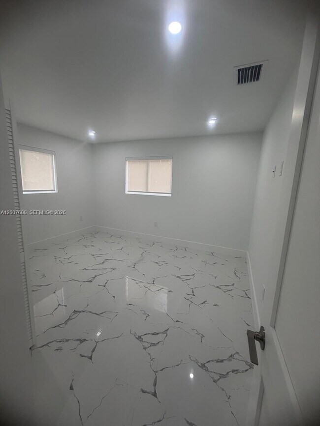 Photo - 2431 NW 23rd St Unit 1